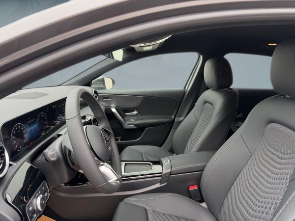 mercedes-benz-classe-a-2025-hibrido-1332cc