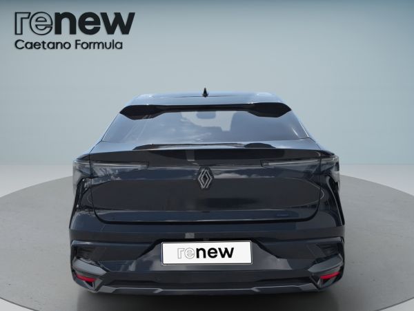 renault-rafale-2025-hibrido-1199cc