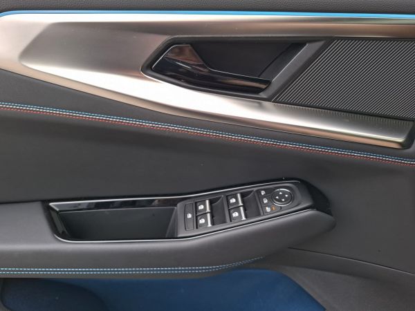 renault-rafale-2025-hibrido-1199cc