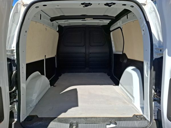 renault-kangoo-2025-eletrico-240cc
