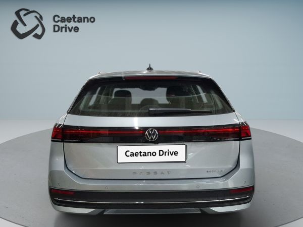 volkswagen-passat-2025-hibrido-1498cc