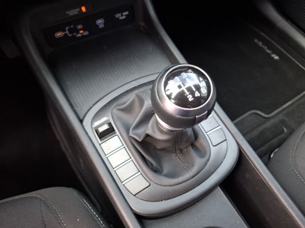hyundai-kauai-2024-gasolina-998cc