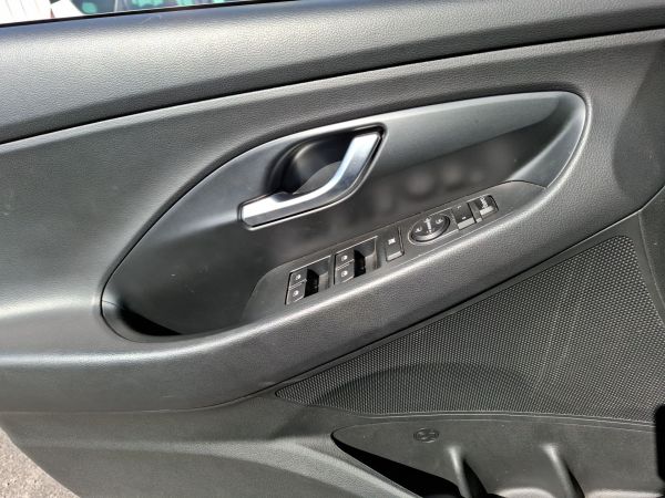 hyundai-i30-2023-gasolina-998cc