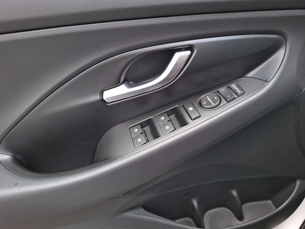 hyundai-i30-2023-gasolina-998cc