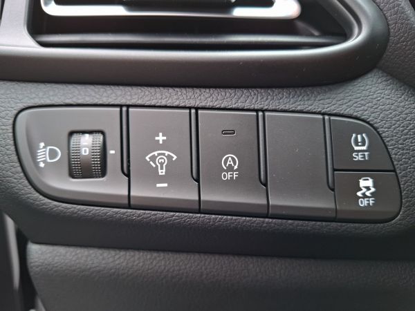 hyundai-i30-2023-gasolina-998cc