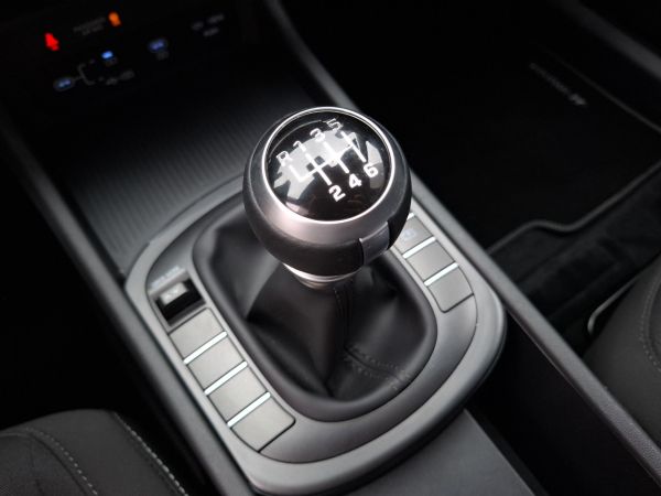 hyundai-kauai-2025-gasolina-998cc