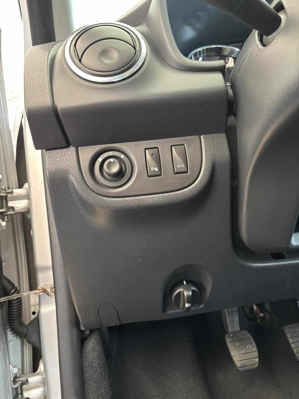dacia-sandero-2015-gasolina-898cc