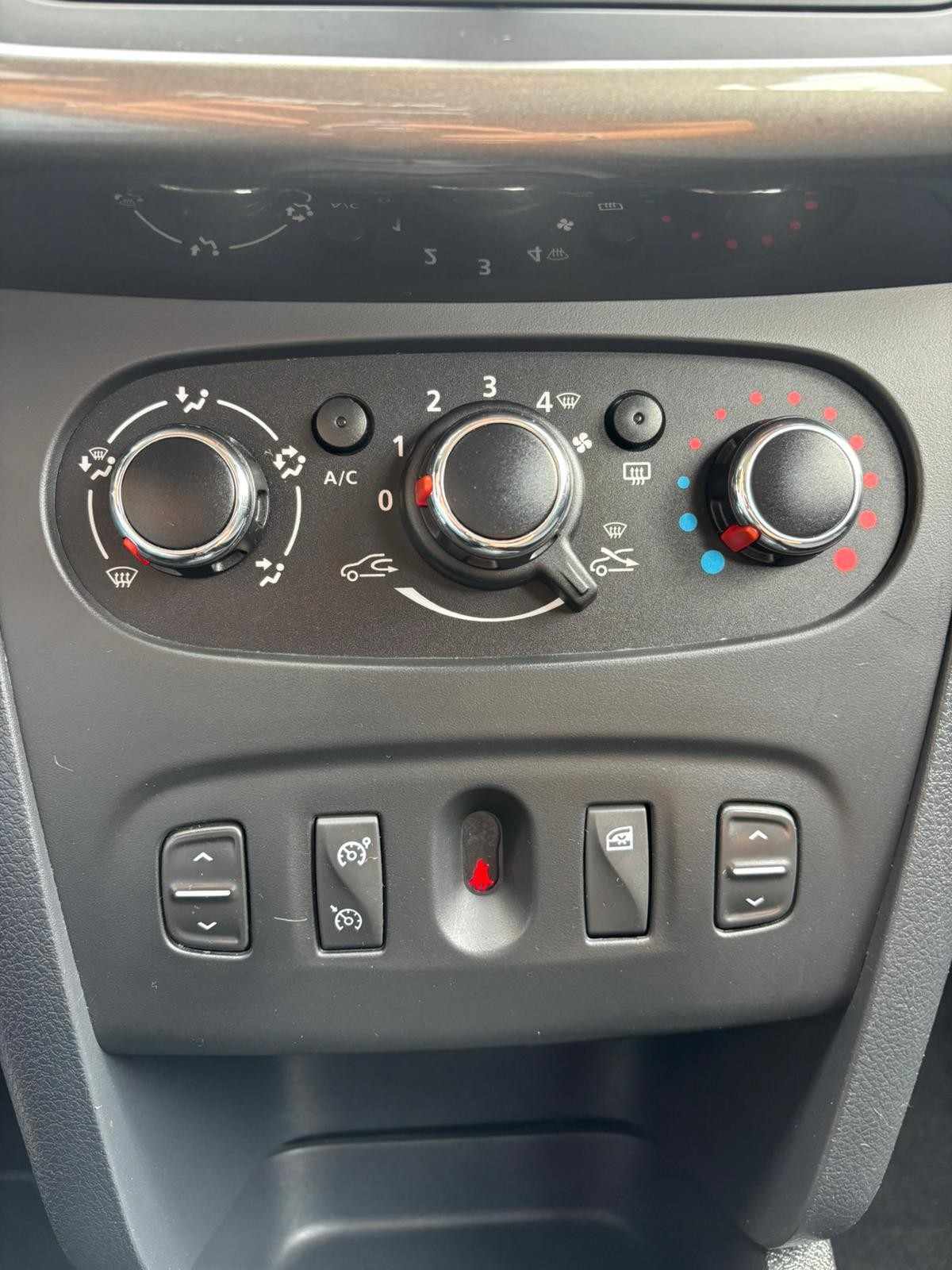 dacia-sandero-2015-gasolina-898cc