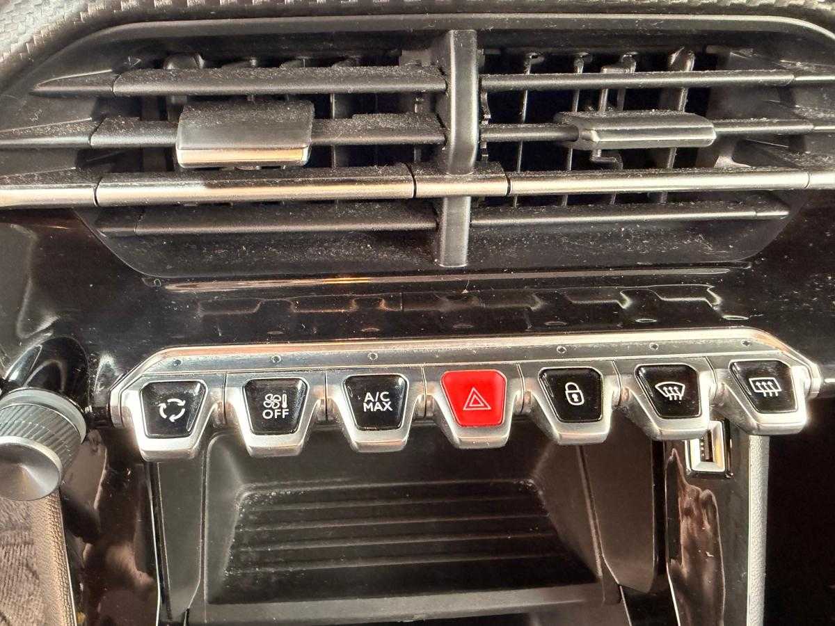 peugeot-208-2023-gasolina-1199cc