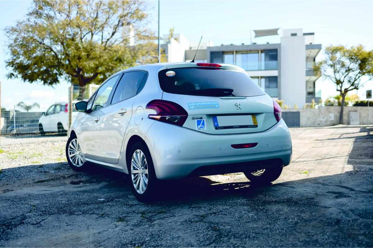 peugeot-208-1-2-vti-2018-gasolina-1199cc