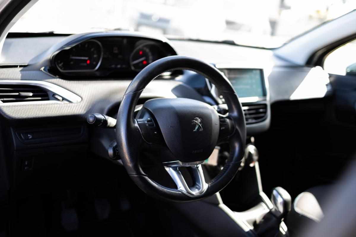peugeot-208-1-2-vti-2018-gasolina-1199cc