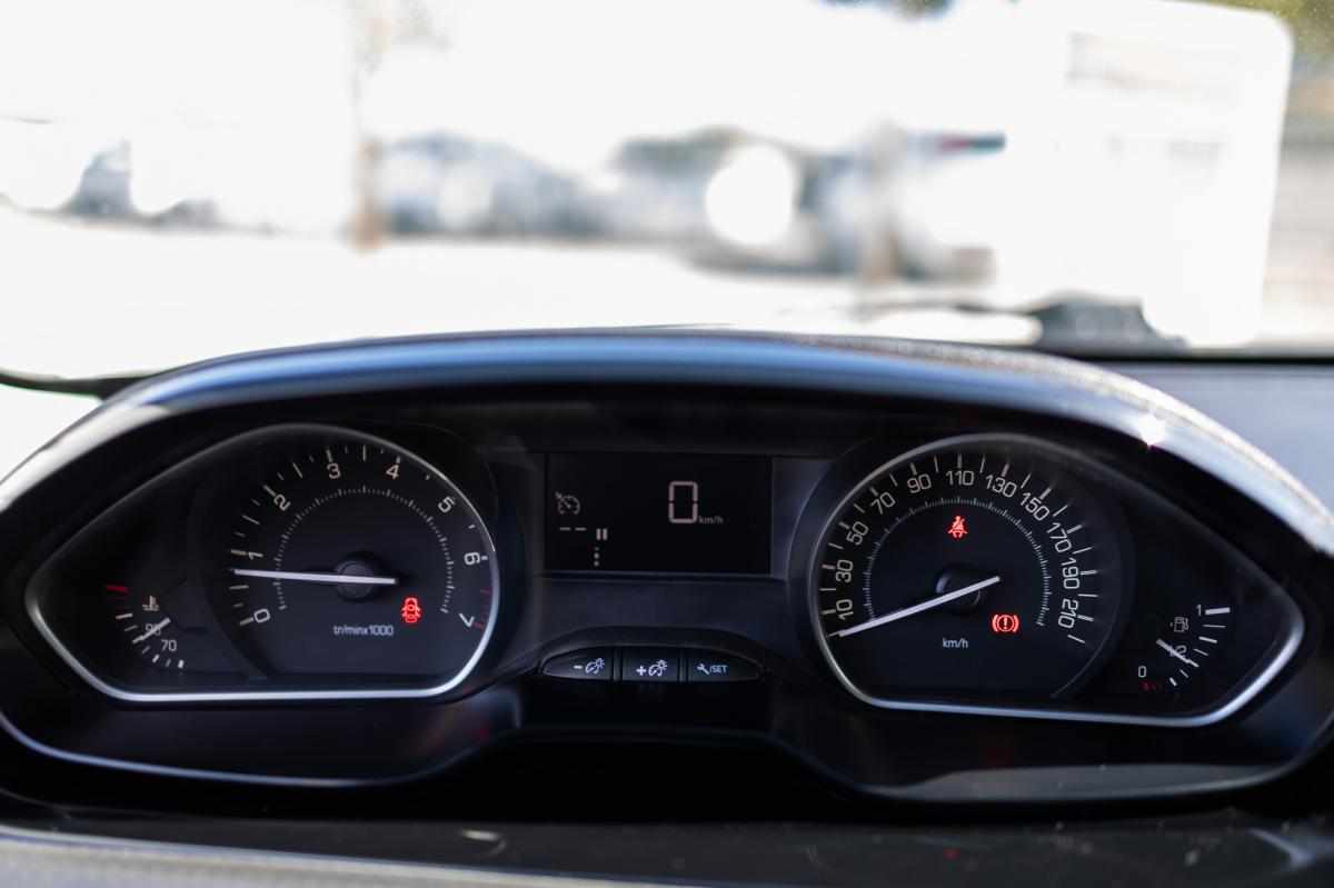 peugeot-208-1-2-vti-2018-gasolina-1199cc