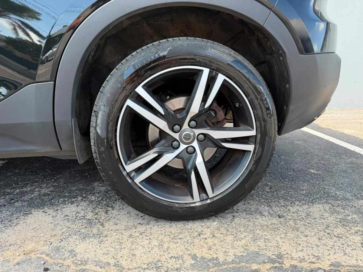 volvo-xc40-2021-hibrido-1477cc