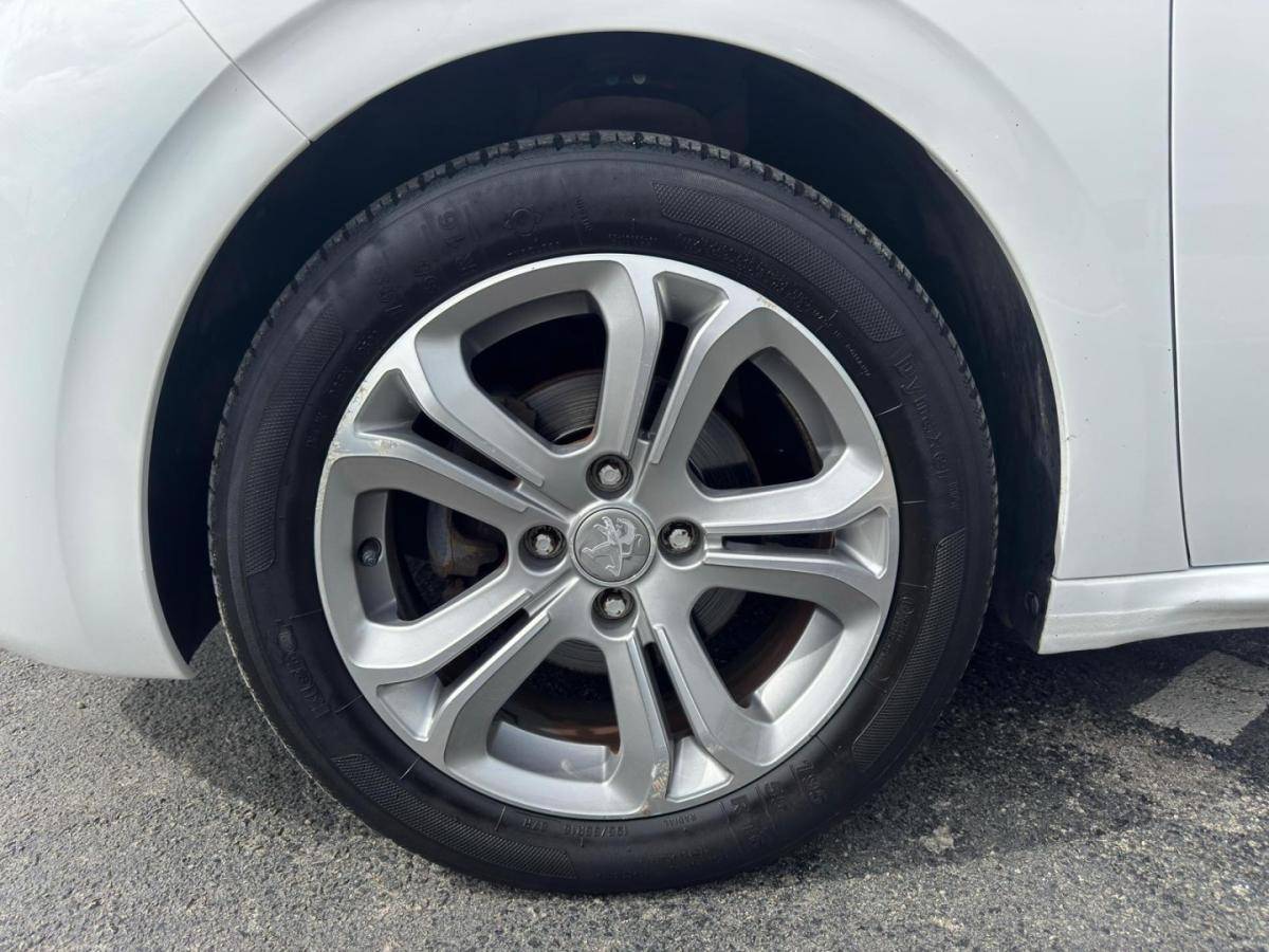 peugeot-208-2013-gasolina-1199cc