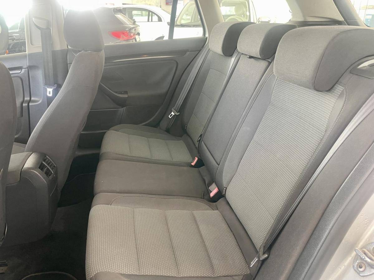 volkswagen-golf-variant-2011-diesel-1598cc