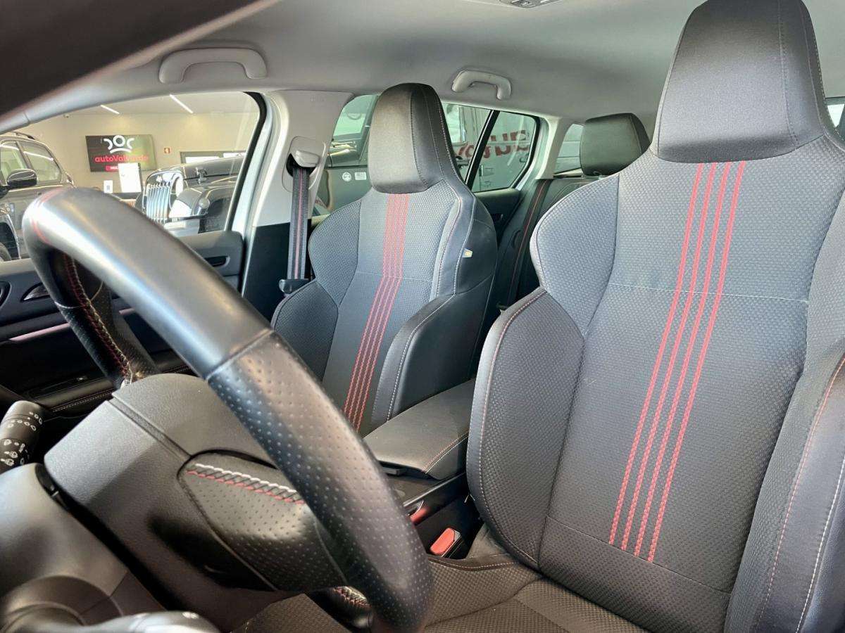 renault-megane-2022-hibrido-1598cc