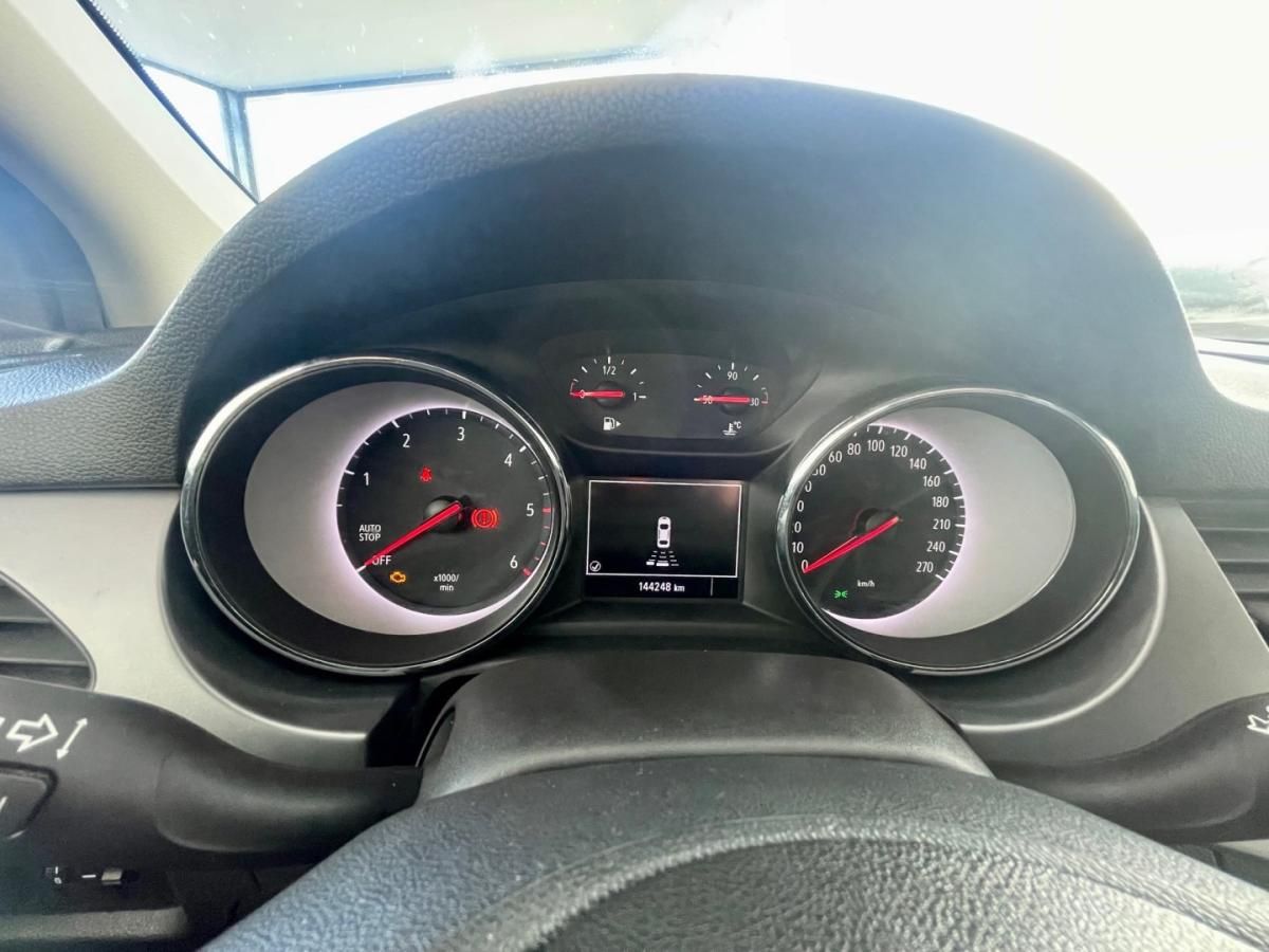 opel-astra-sport-tourer-2018-diesel-1598cc