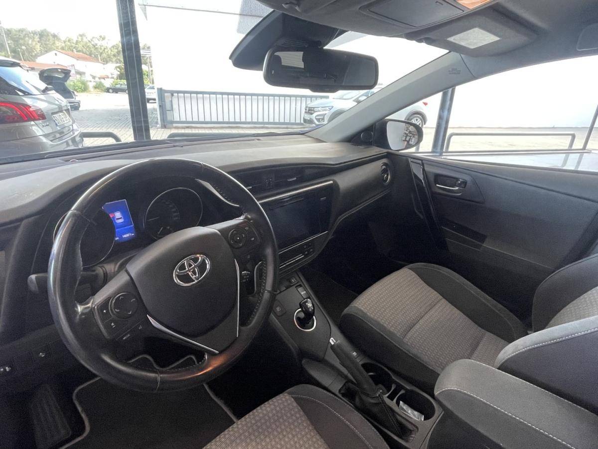 toyota-auris-2018-hibrido-1798cc