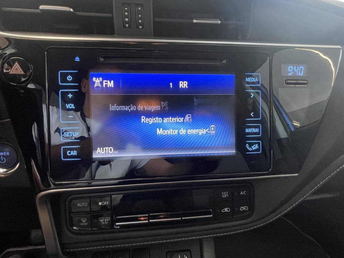 toyota-auris-2018-hibrido-1798cc