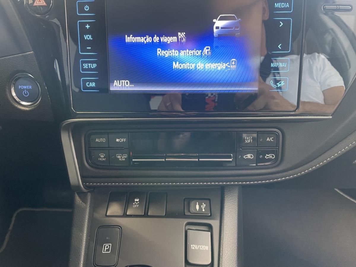 toyota-auris-2018-hibrido-1798cc