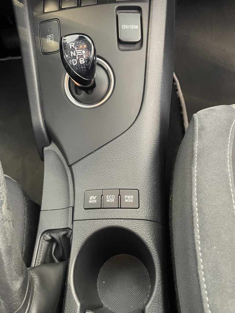toyota-auris-2018-hibrido-1798cc