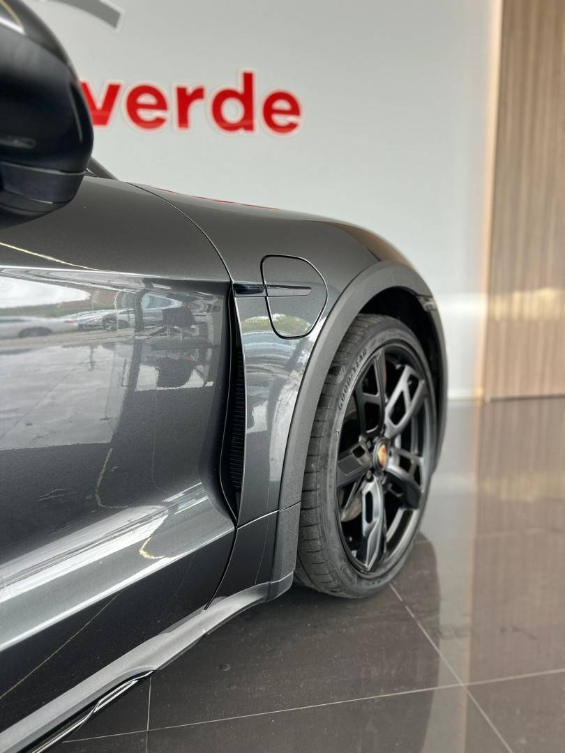 porsche-taycan-2021-eletrico-0cc