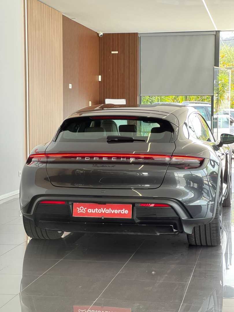 porsche-taycan-2021-eletrico-0cc