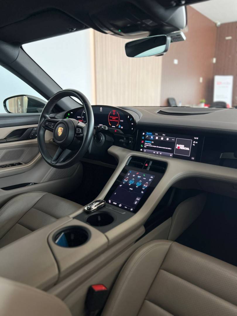 porsche-taycan-2021-eletrico-0cc