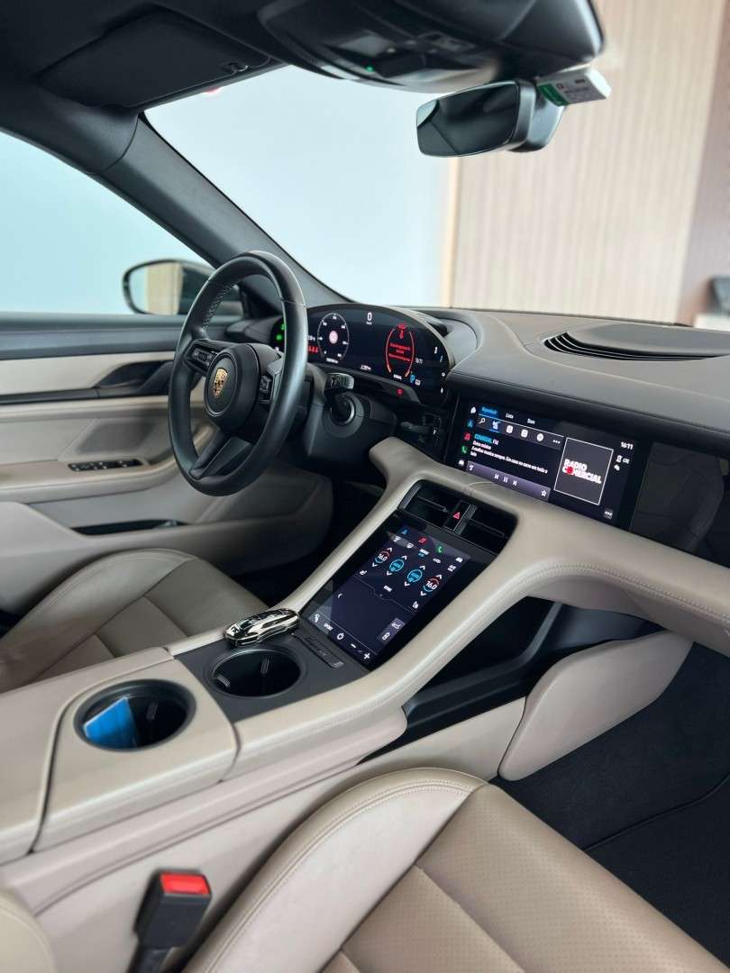 porsche-taycan-2021-eletrico-0cc