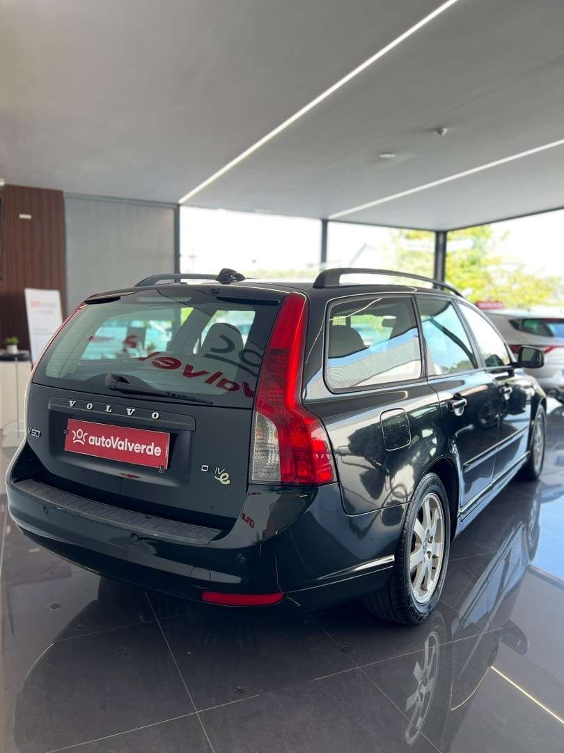volvo-v50-2010-diesel-1560cc