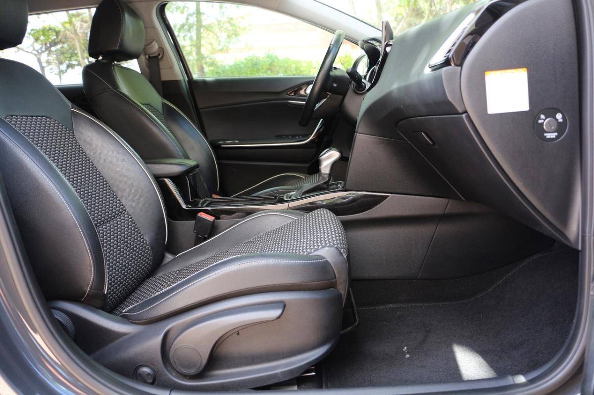 kia-ceed-sw-2023-hibrido-1580cc