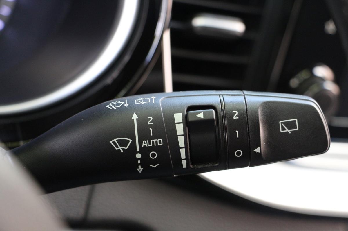kia-ceed-sw-2023-hibrido-1580cc