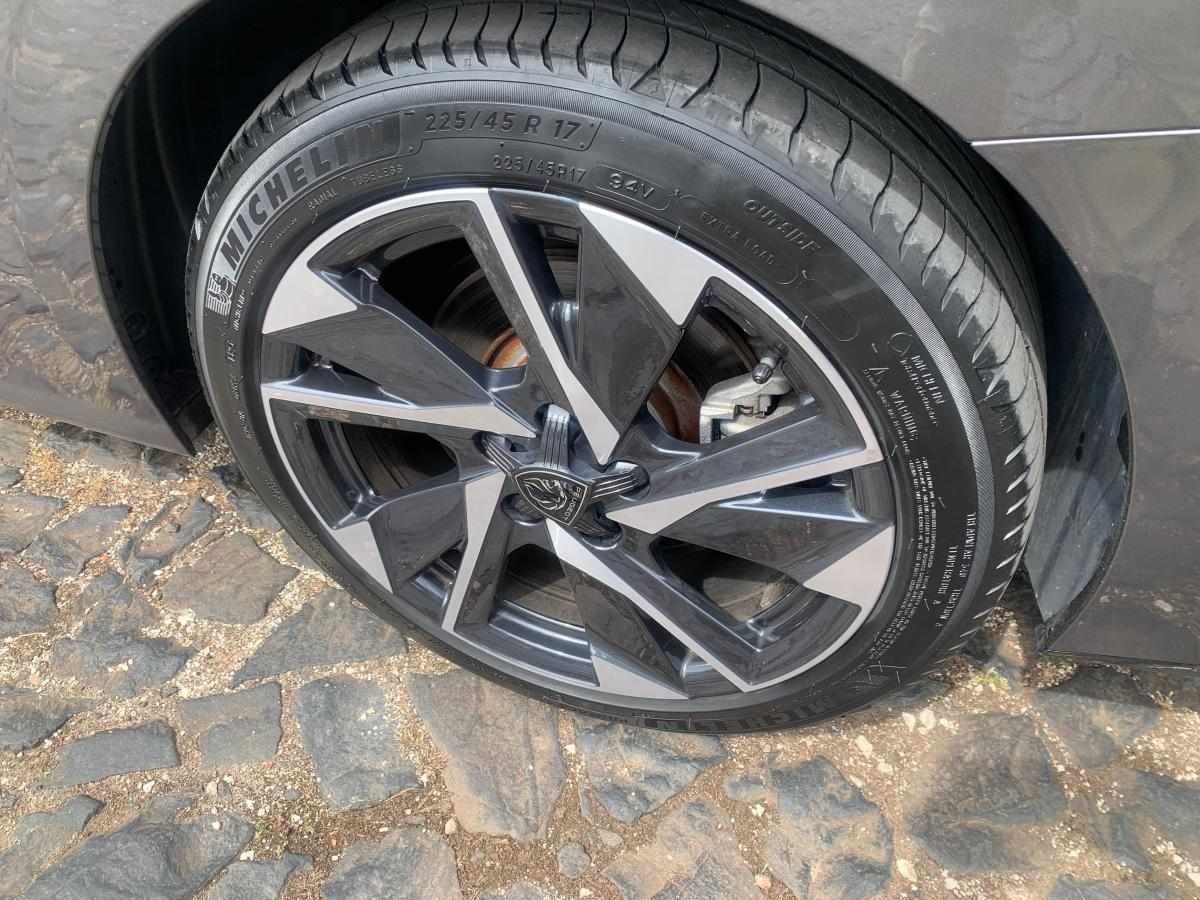 peugeot-308-1-6-hybrid-2023-gasolina-1598cc