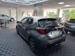 toyota-yaris-2022-hibrido-a-gasolina-1490cc