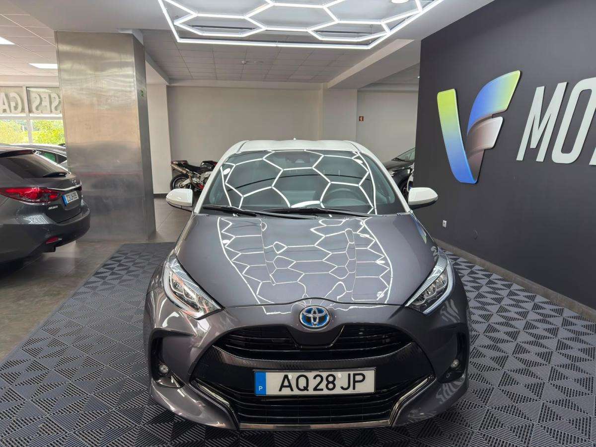toyota-yaris-2022-hibrido-a-gasolina-1490cc