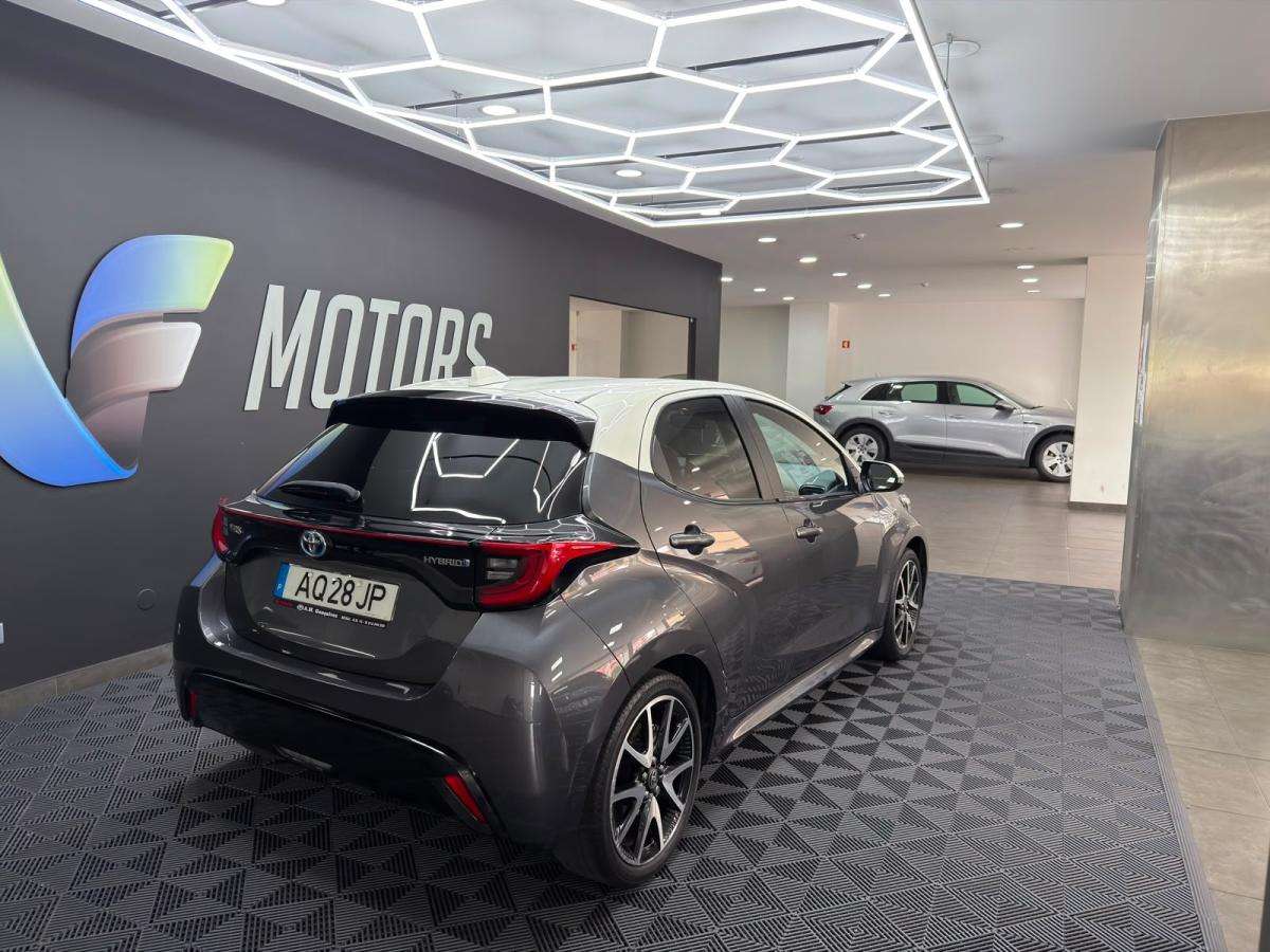 toyota-yaris-2022-hibrido-a-gasolina-1490cc