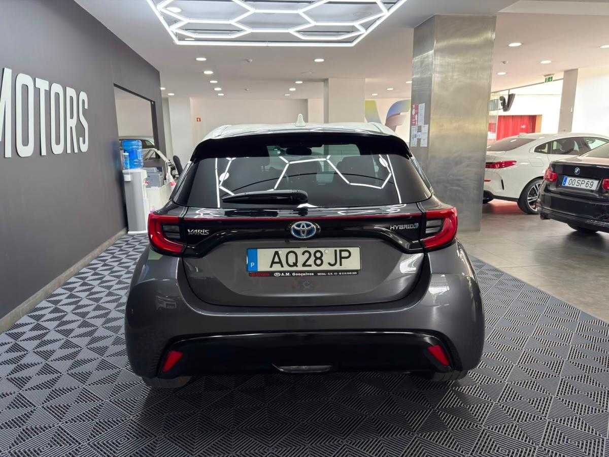toyota-yaris-2022-hibrido-a-gasolina-1490cc
