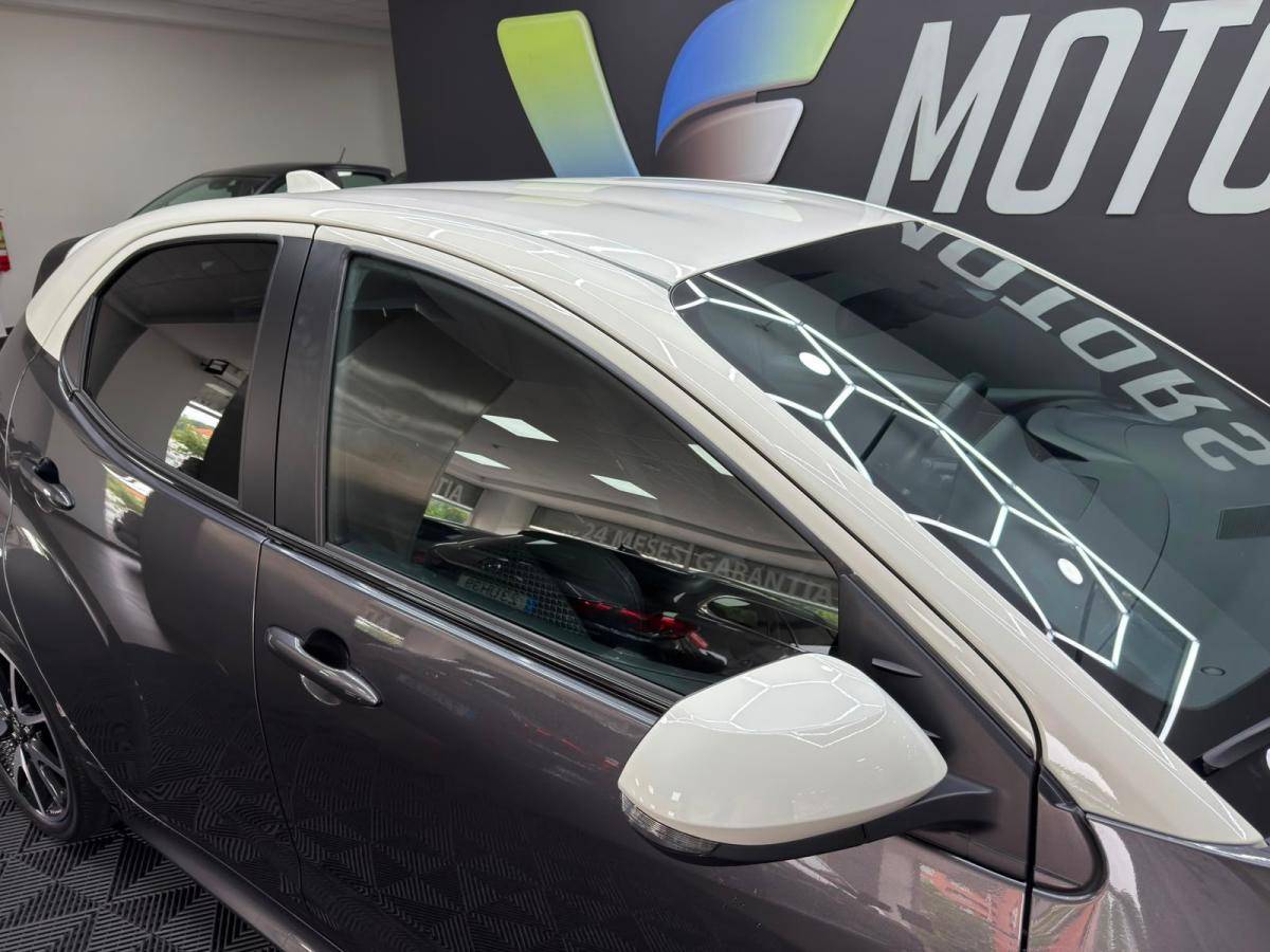 toyota-yaris-2022-hibrido-a-gasolina-1490cc