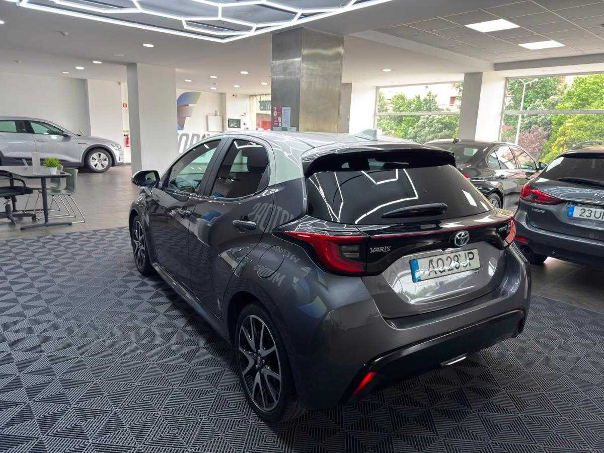 toyota-yaris-2022-hibrido-a-gasolina-1490cc