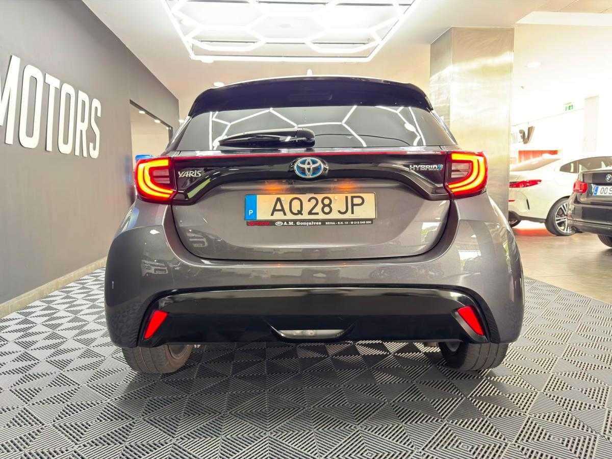 toyota-yaris-2022-hibrido-a-gasolina-1490cc