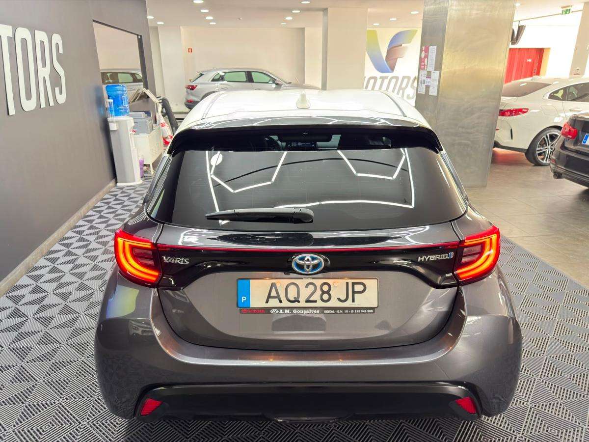 toyota-yaris-2022-hibrido-a-gasolina-1490cc