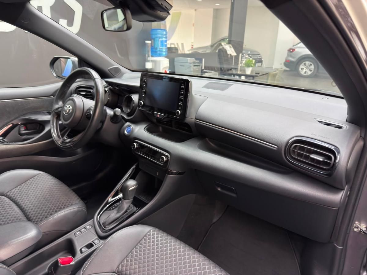 toyota-yaris-2022-hibrido-a-gasolina-1490cc