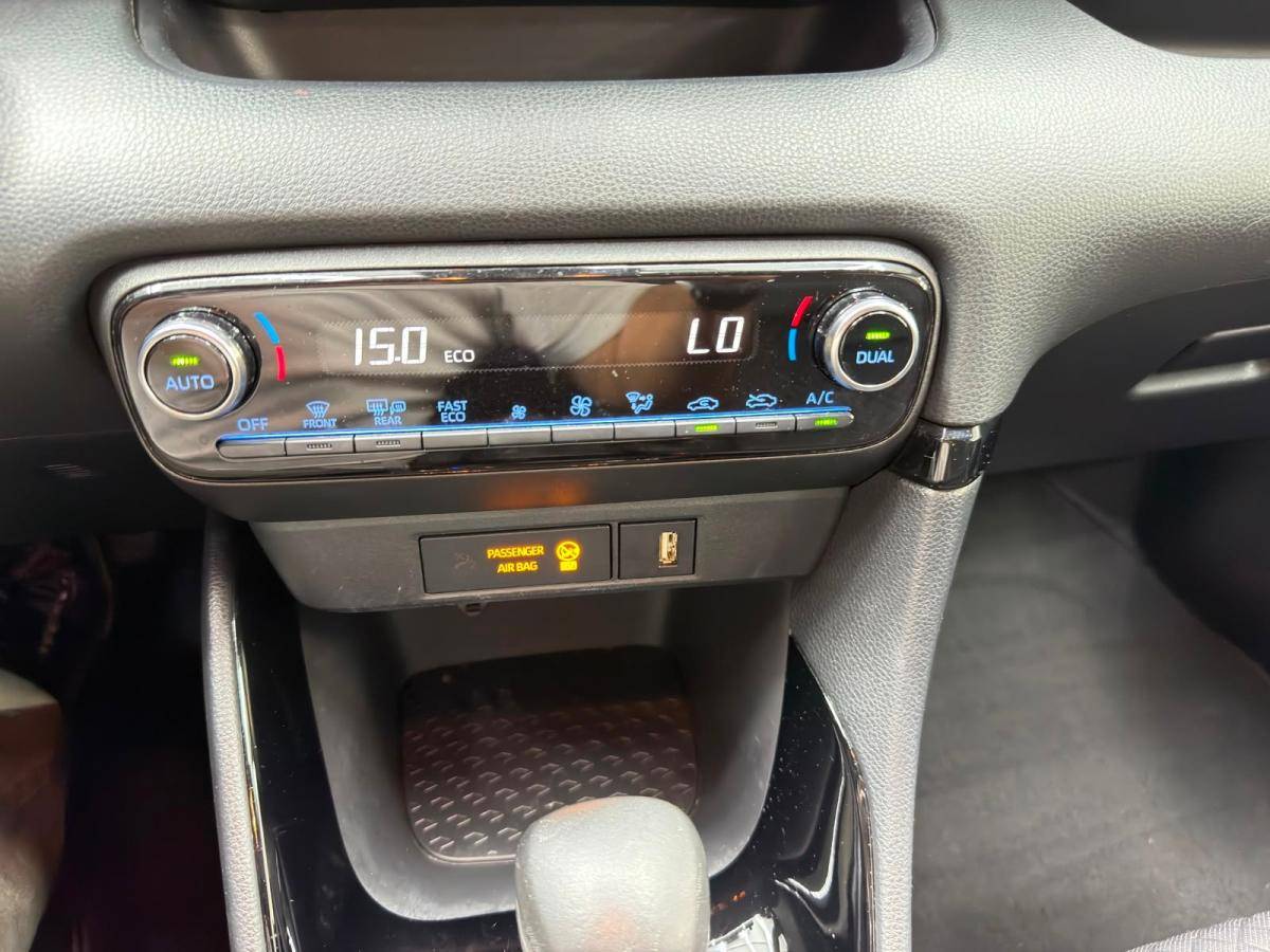 toyota-yaris-2022-hibrido-a-gasolina-1490cc
