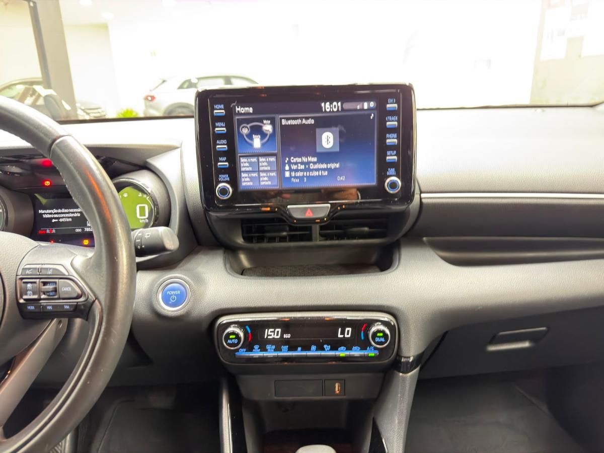 toyota-yaris-2022-hibrido-a-gasolina-1490cc