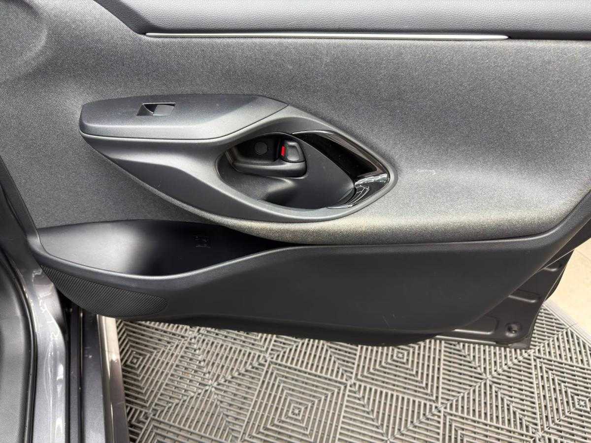 toyota-yaris-2022-hibrido-a-gasolina-1490cc