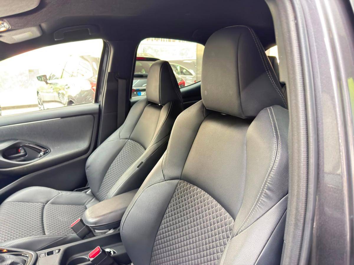 toyota-yaris-2022-hibrido-a-gasolina-1490cc