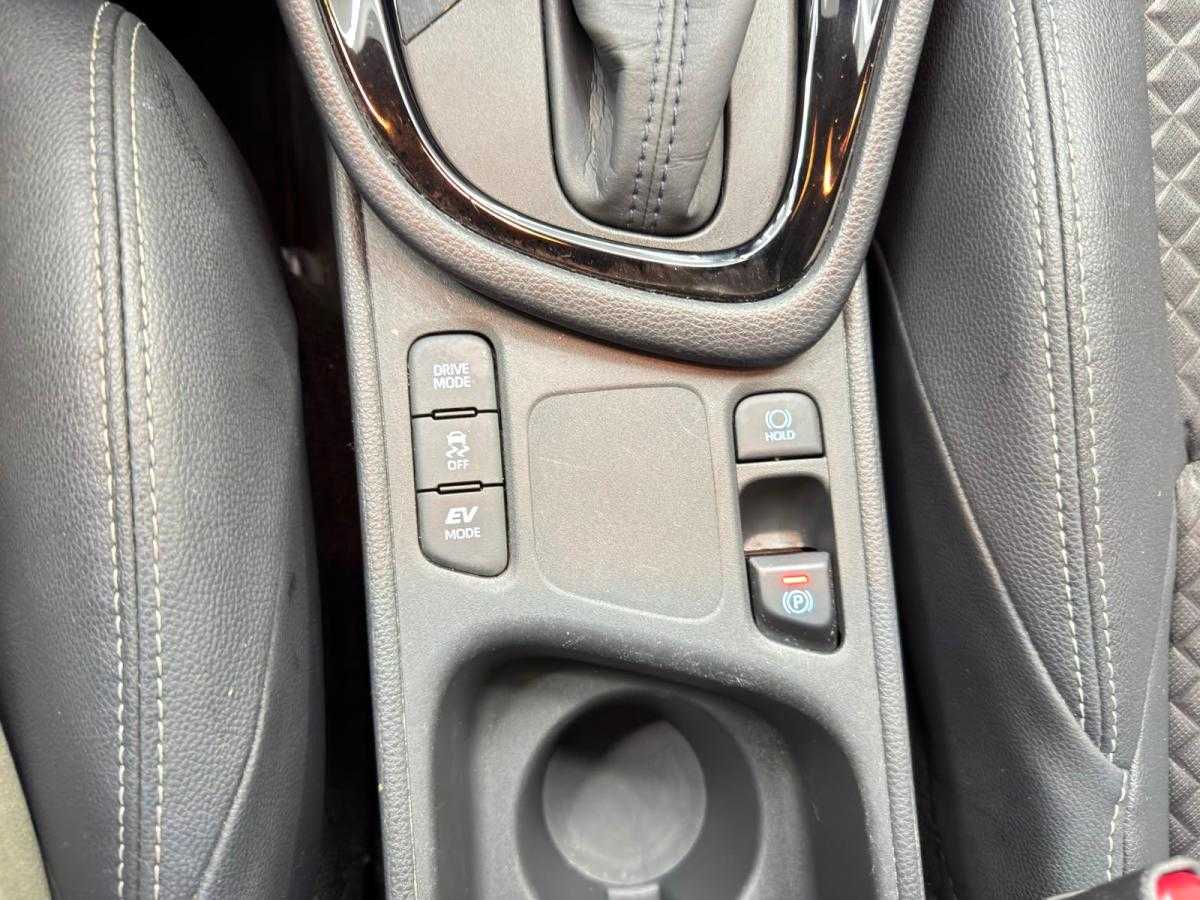 toyota-yaris-2022-hibrido-a-gasolina-1490cc