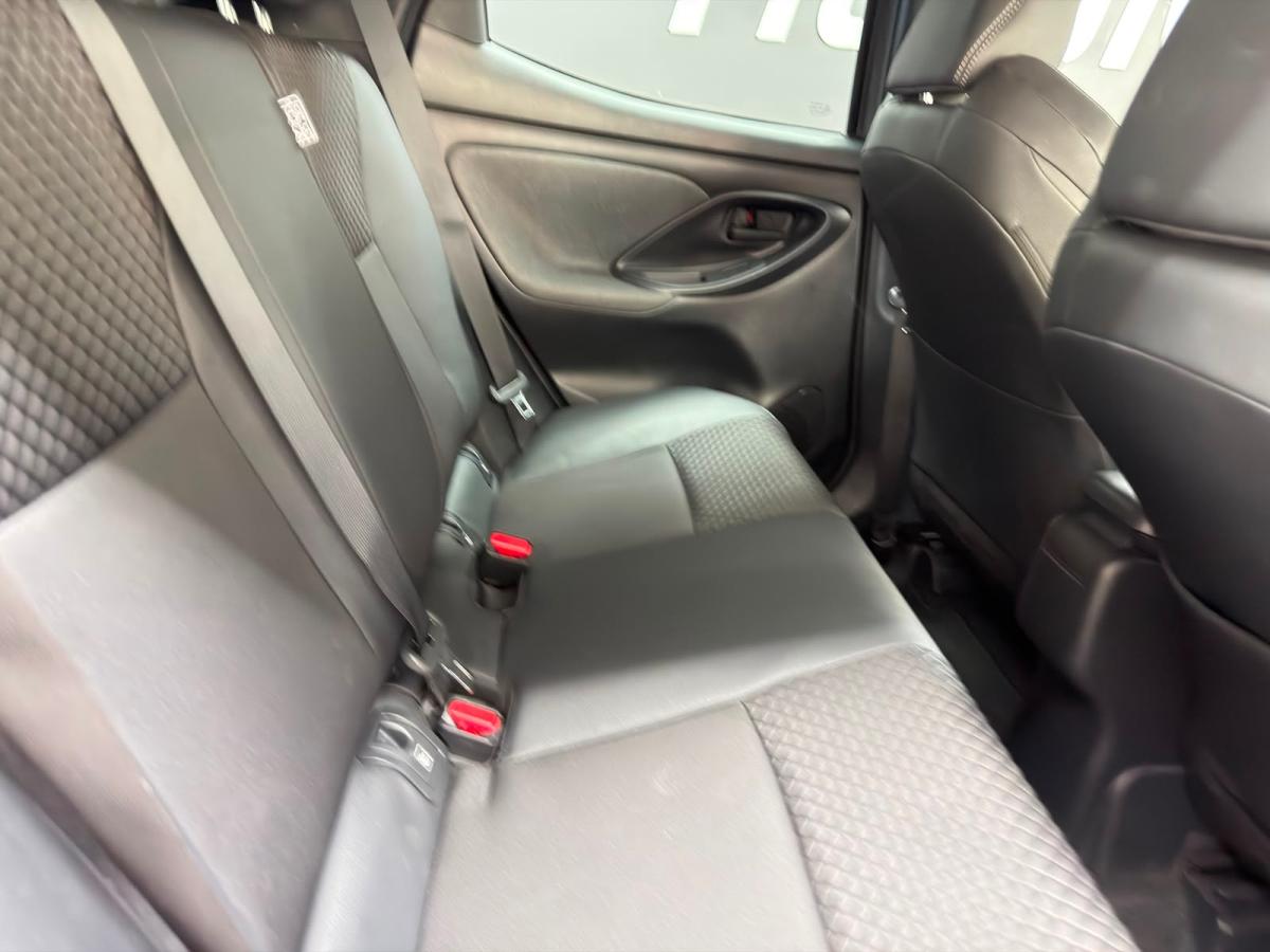 toyota-yaris-2022-hibrido-a-gasolina-1490cc