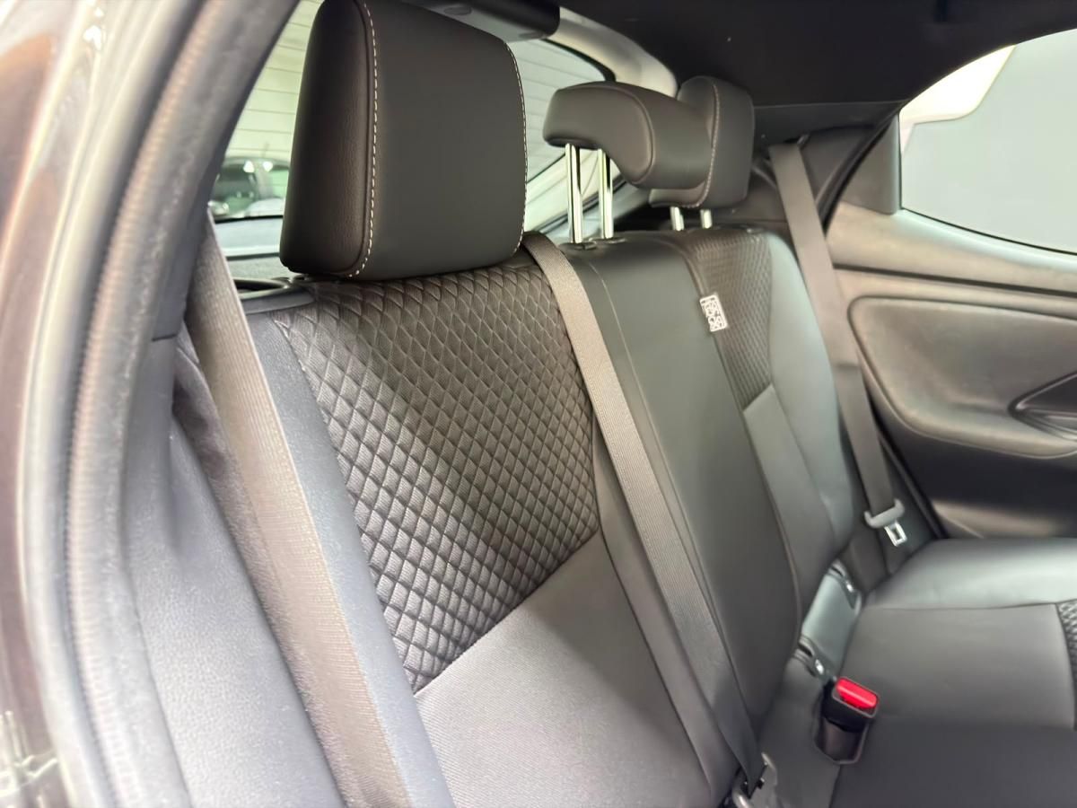 toyota-yaris-2022-hibrido-a-gasolina-1490cc