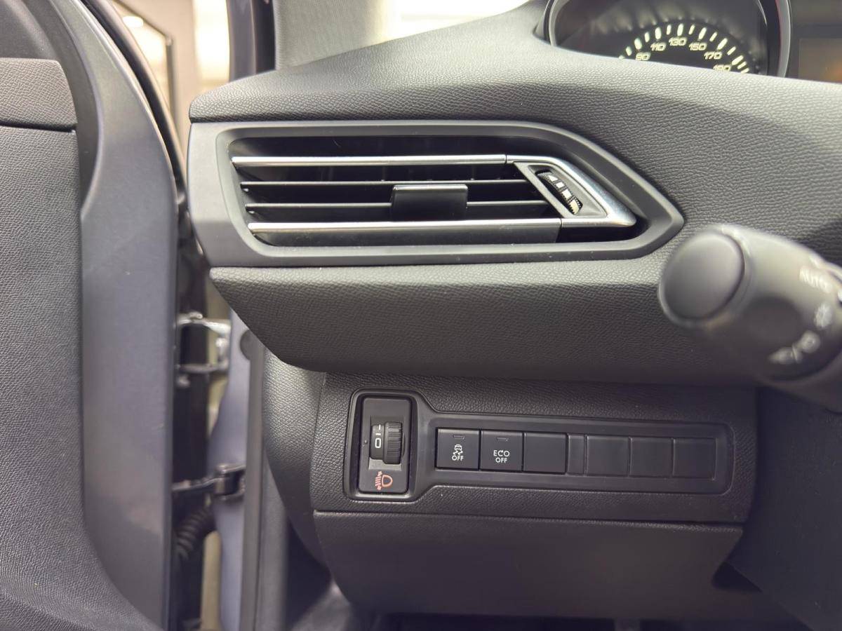 peugeot-308-2016-gasolina-1199cc